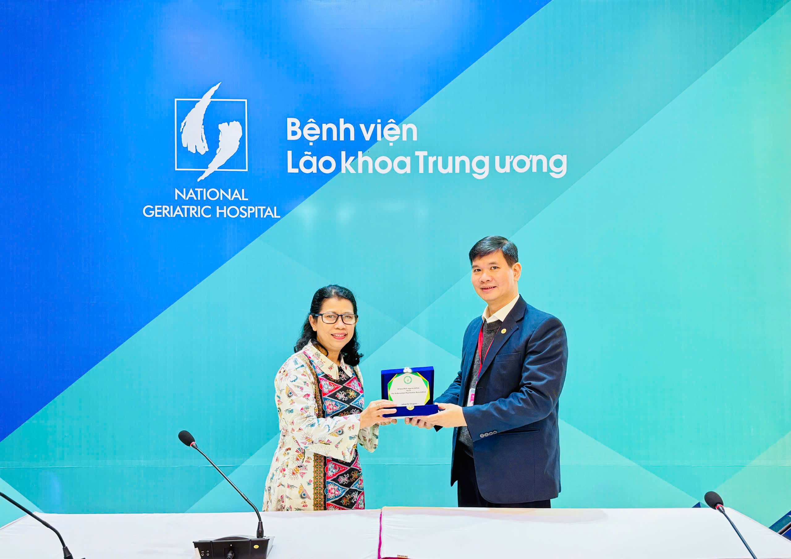 BỆNH VIỆN LÃO KHOA TRUNG ƯƠNG TIẾP ĐOÀN HIỆP HỘI TÂM THẦN JAKARTA, INDONESIA