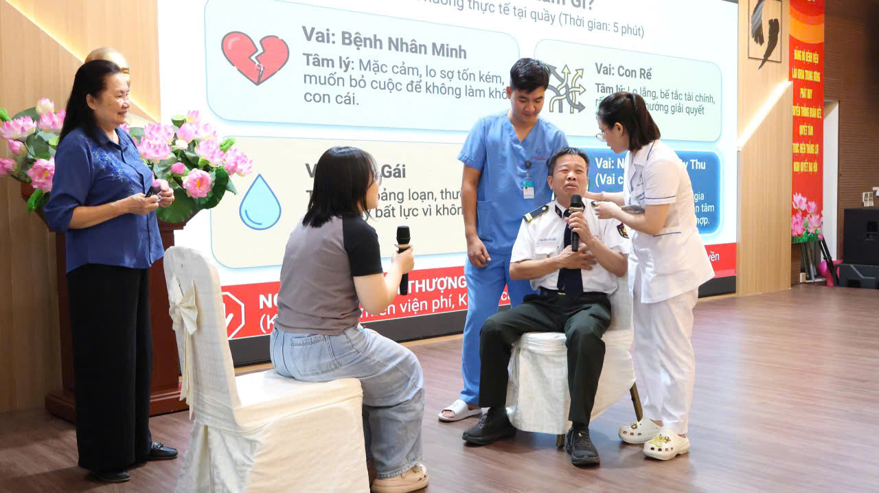 BỆNH VIỆN LÃO KHOA TRUNG ƯƠNG TỔ CHỨC TẬP HUẤN KIẾN THỨC TÂM LÝ, HÀNH VI VÀ KỸ NĂNG GIAO TIẾP ỨNG XỬ VỚI NGƯỜI BỆNH