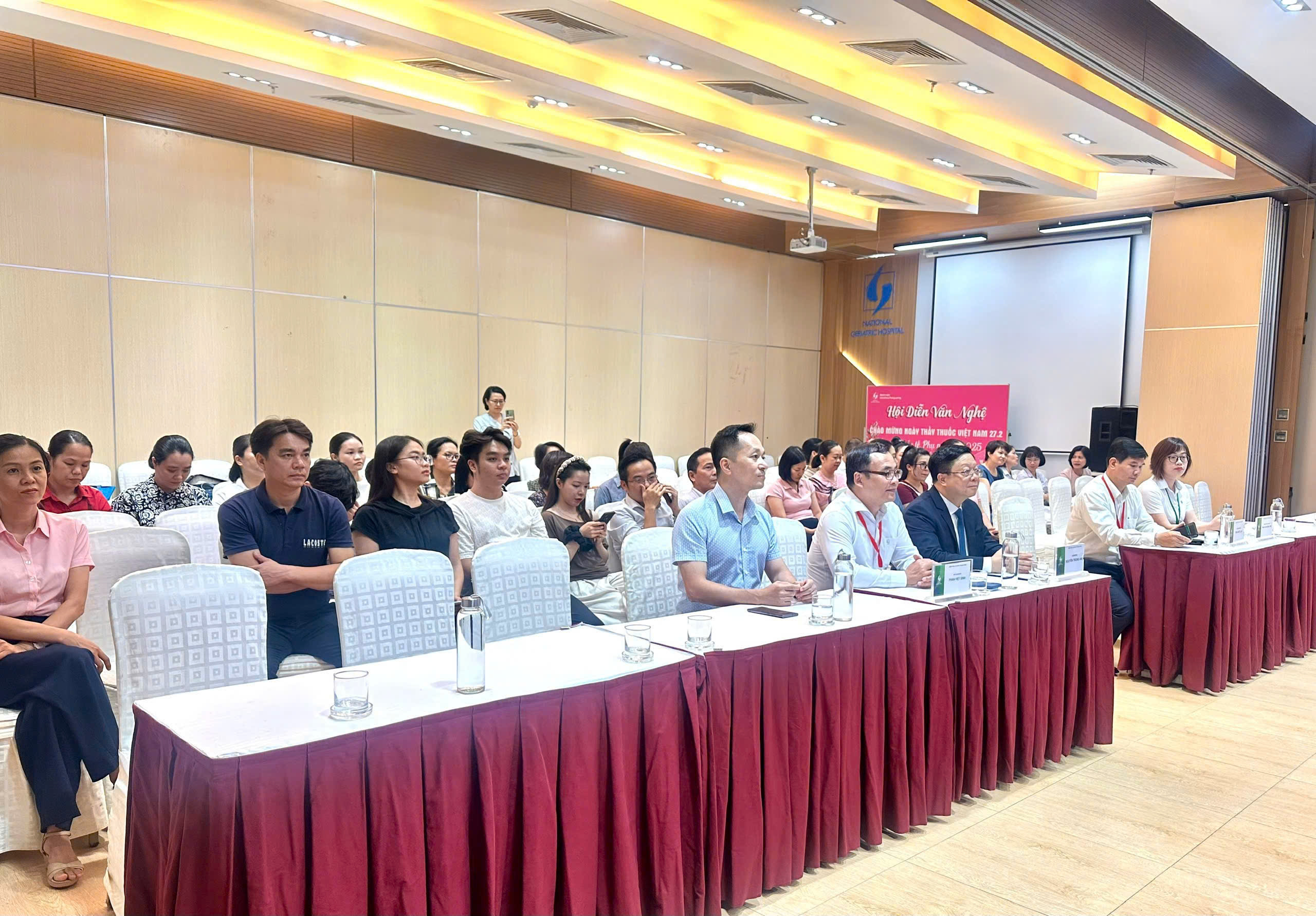 🎓 BỆNH VIỆN LÃO KHOA TRUNG ƯƠNG TỔ CHỨC LỄ BẾ GIẢNG LỚP ĐÀO TẠO BÁC SĨ LÃO KHOA CƠ BẢN VÀ ĐIỀU DƯỠNG LÃO KHOA CƠ BẢN KHÓA 1 NĂM 2026