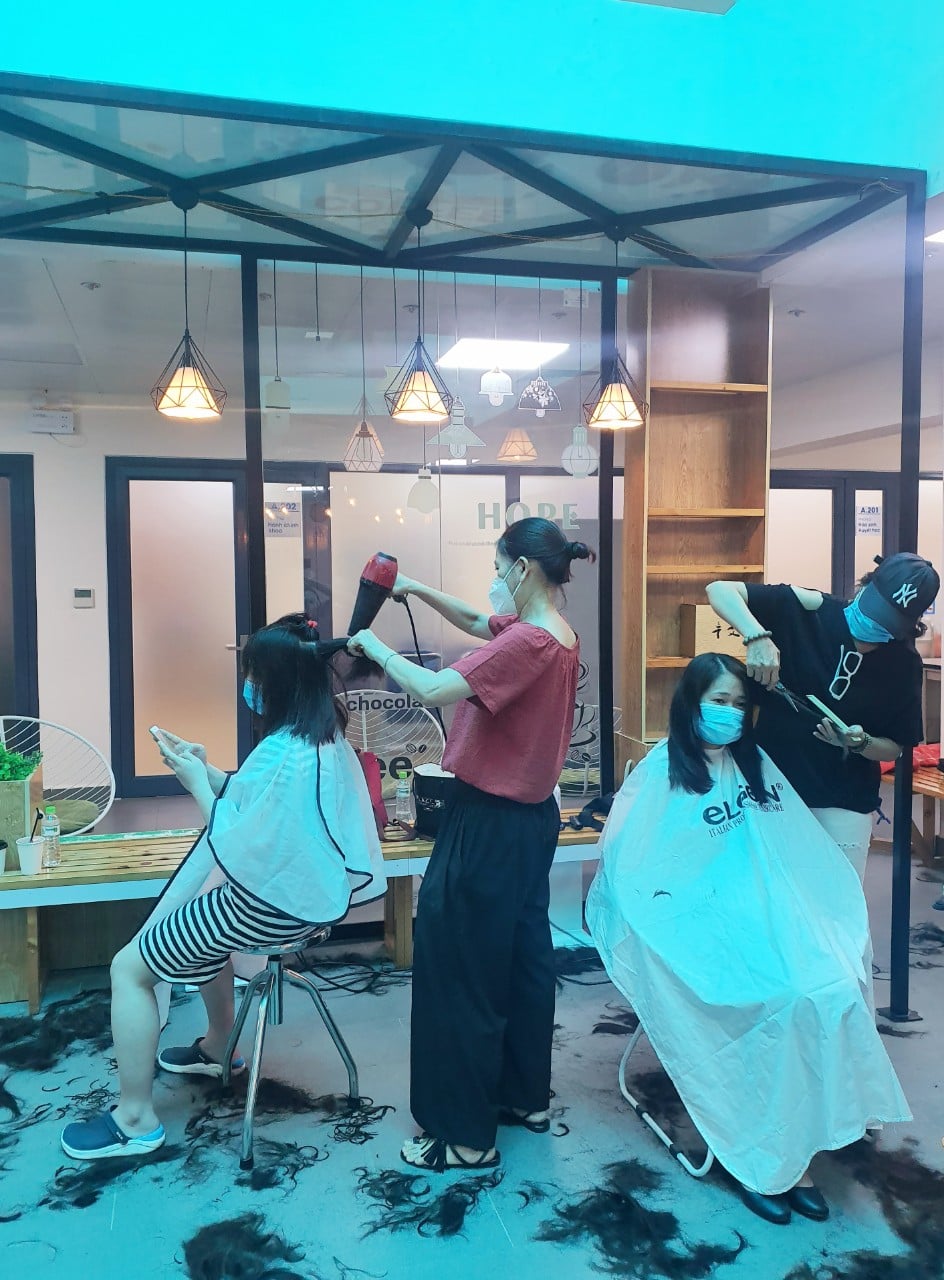 Gần đây xuất hiện một salon tóc 0 đồng với những dịch vụ tuyệt vời và hoàn toàn miễn phí cho khách hàng. Hãy khám phá và trải nghiệm một cách hoàn toàn mới với salon tóc 0 đồng.