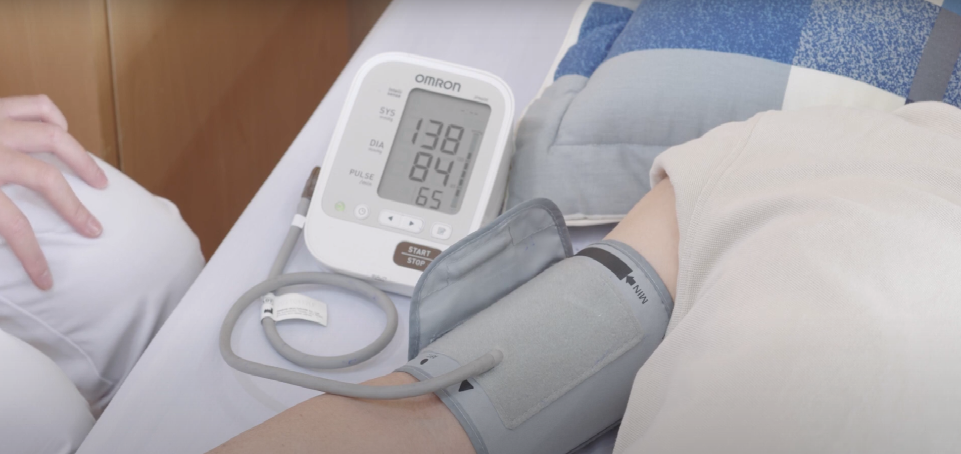 20. Cách đo huyết áp, nhiệt độ, mạch và nhịp thở cho người cao tuổi - Measuring blood pressure, temperature, pulse and respiratory rate for the elderly 