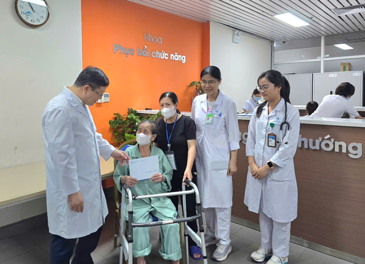 YÊU THƯƠNG KẾT NỐI – SẺ CHIA CÙNG NGƯỜI BỆNH CÓ HOÀN CẢNH KHÓ KHĂN