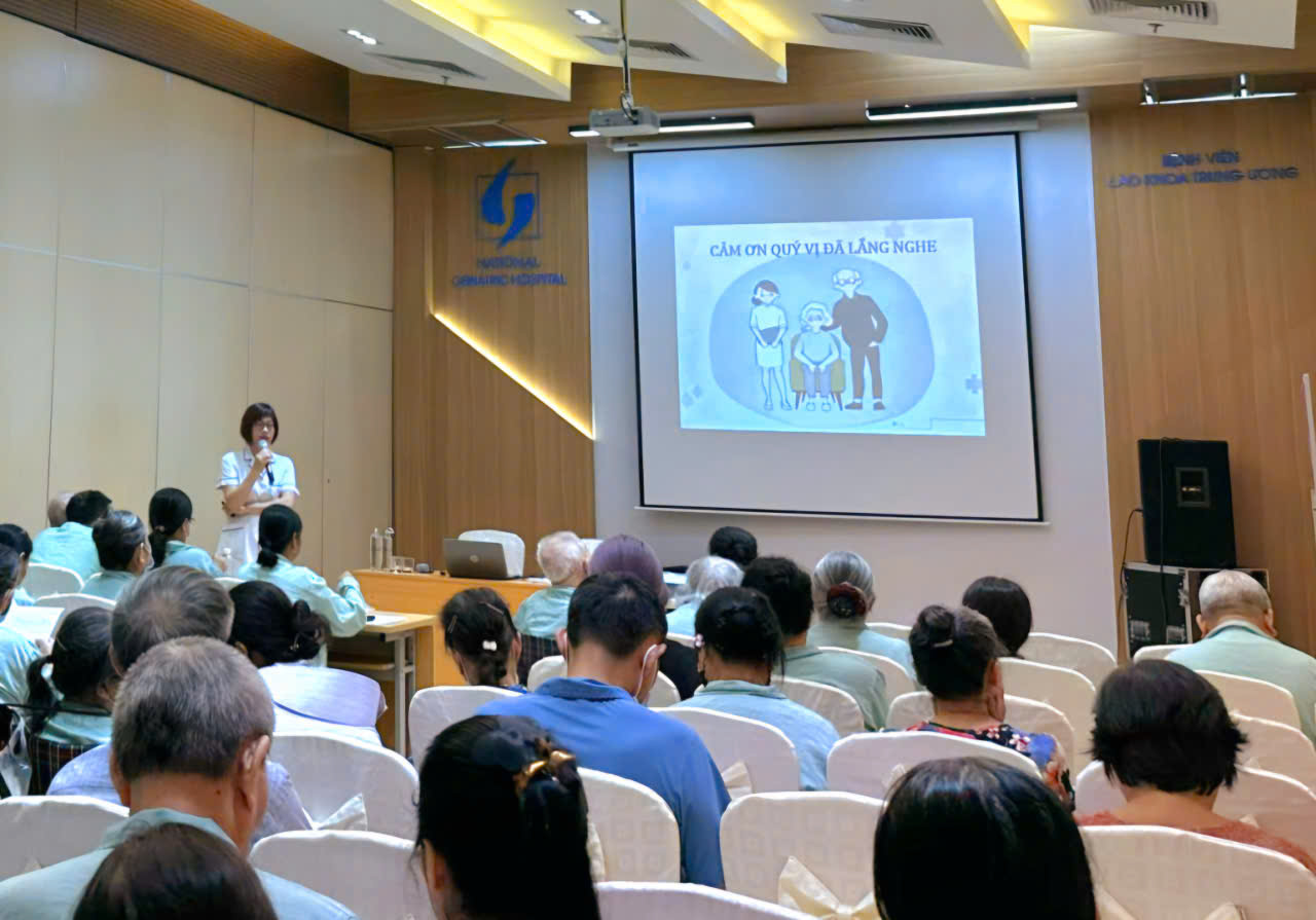 BỆNH VIỆN LÃO KHOA TRUNG ƯƠNG TỔ CHỨC HỌP HỘI ĐỒNG NGƯỜI BỆNH THÁNG 8/2025