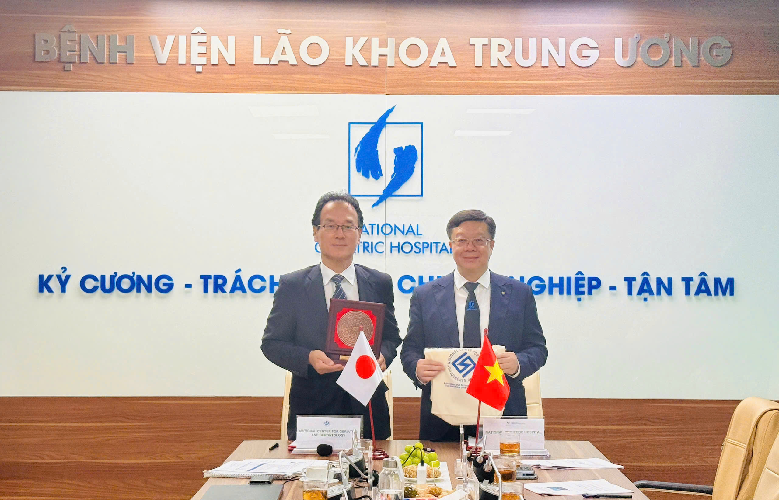 BỆNH VIỆN LÃO KHOA TRUNG ƯƠNG VÀ TRUNG TÂM QUỐC GIA VỀ LÃO KHOA VÀ LÃO HỌC NHẬT BẢN KÝ KẾT HỢP TÁC