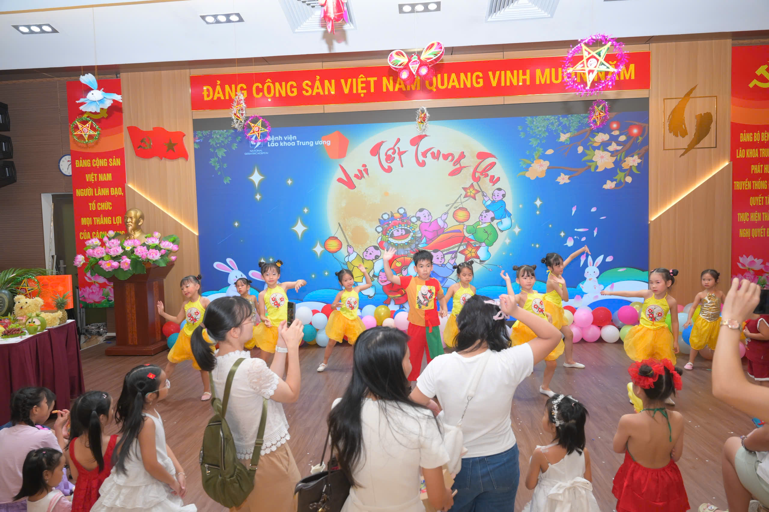 RỘN RÀNG “VUI TẾT TRUNG THU” 2025 TẠI BỆNH VIỆN LÃO KHOA TRUNG ƯƠNG