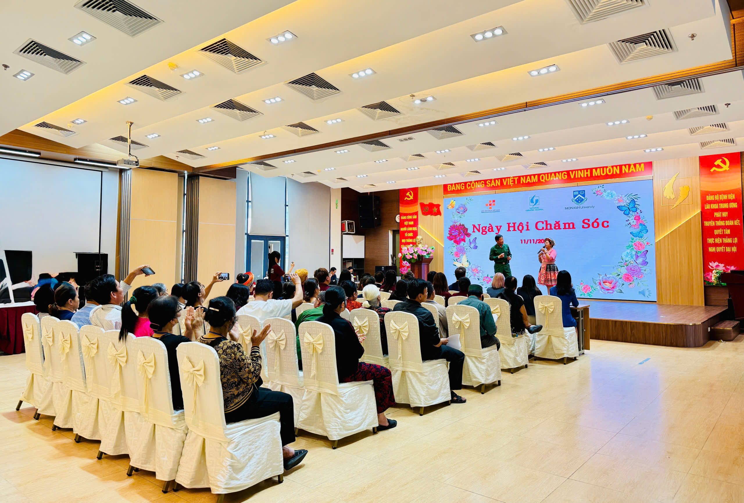 BỆNH VIỆN LÃO KHOA TRUNG ƯƠNG TỔ CHỨC “NGÀY HỘI CHĂM SÓC” DÀNH CHO NGƯỜI CHĂM SÓC NGƯỜI BỆNH