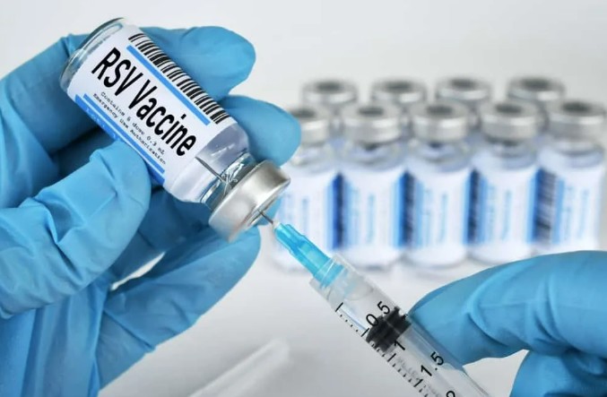 TIÊM VẮC XIN RSV: BẢO VỆ NGƯỜI CAO TUỔI MÙA GIAO MÙA