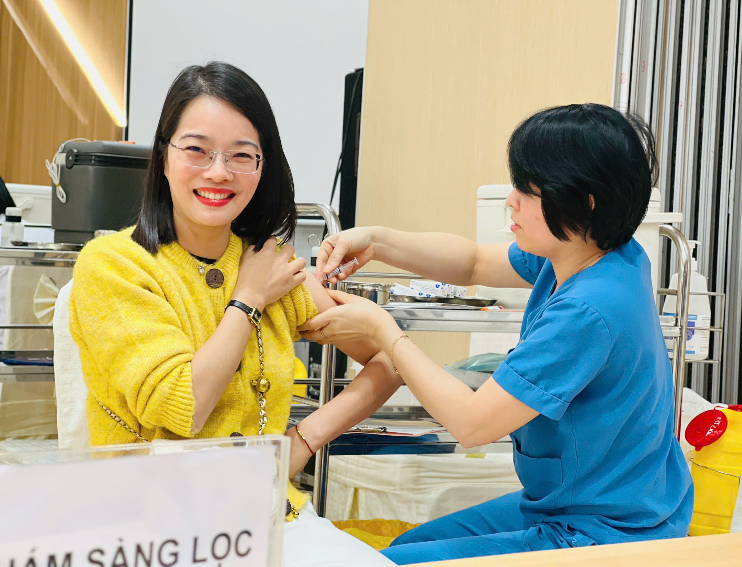 BỆNH VIỆN LÃO KHOA TRUNG ƯƠNG TRIỂN KHAI TIÊM VẮC-XIN CÚM MÙA CHO CÁN BỘ, VIÊN CHỨC VÀ NGƯỜI LAO ĐỘNG